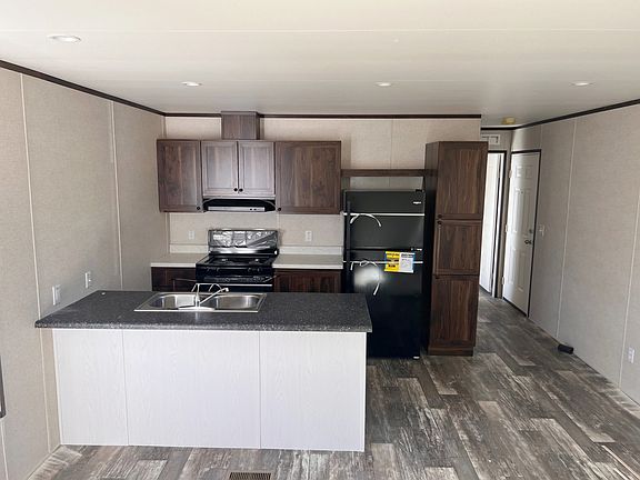 4th image of 25 Lilac Ln