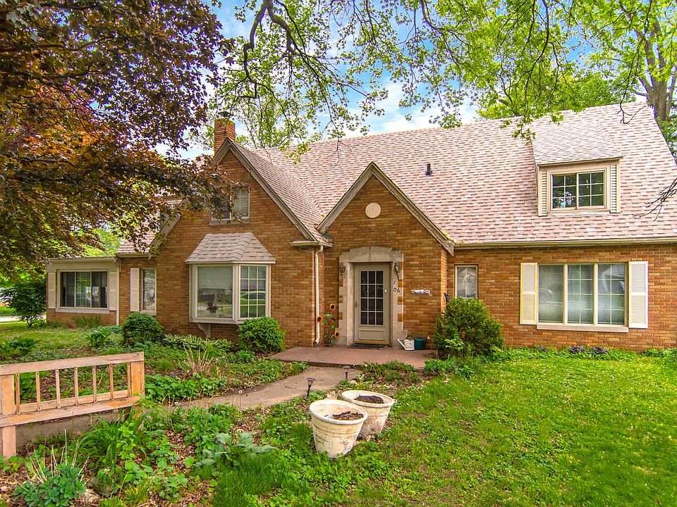 106 S Bungalow Pl, Pontiac, IL 61764 Zillow