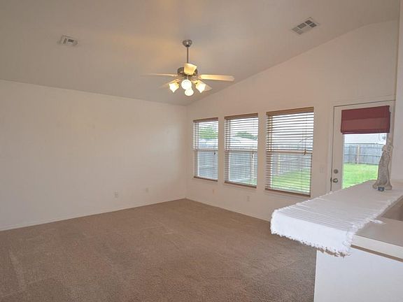4th image of 924 SW 156th St