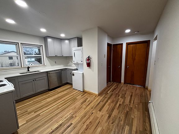 4th image of 239 Mountain Way Floor 2