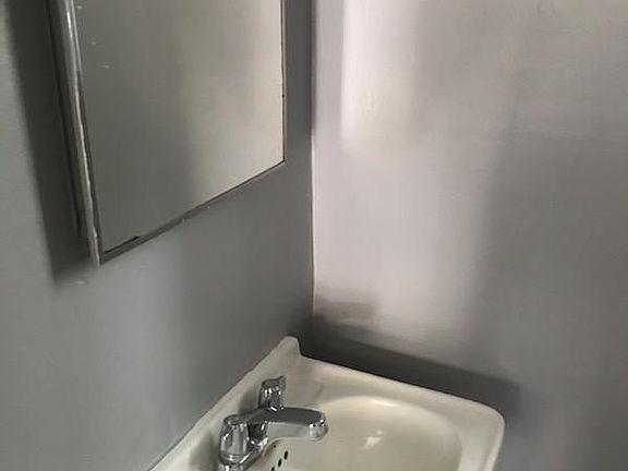 4th image of 1032 Glenwood Way #4