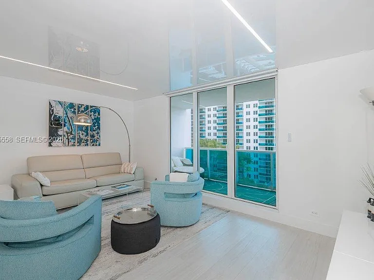 2301 Collins Ave #811 — Photo 7