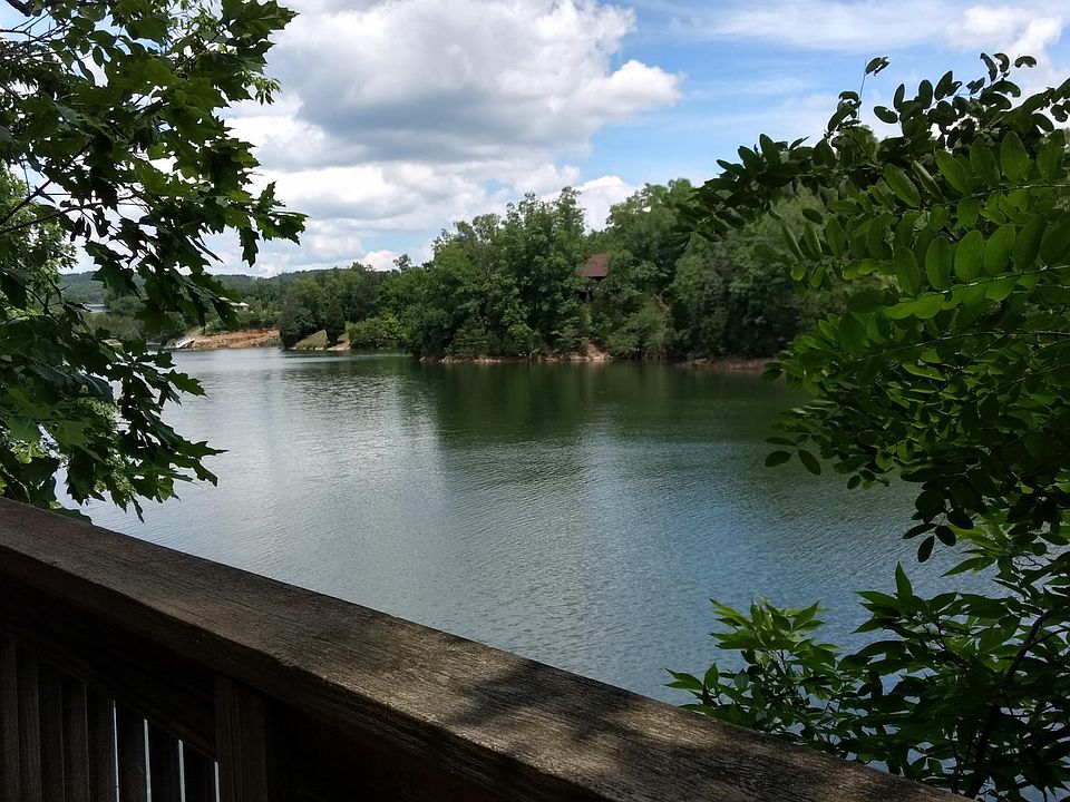 1st image of Bouldercrest Dr