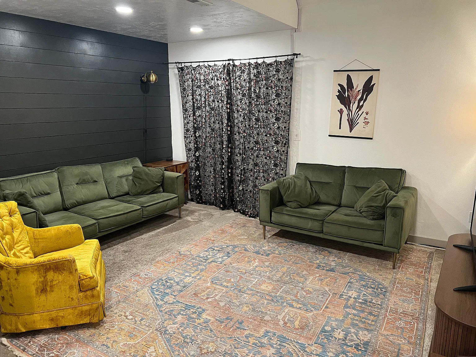 3 bed, 1298 sqft, $2,300 — Photo 1