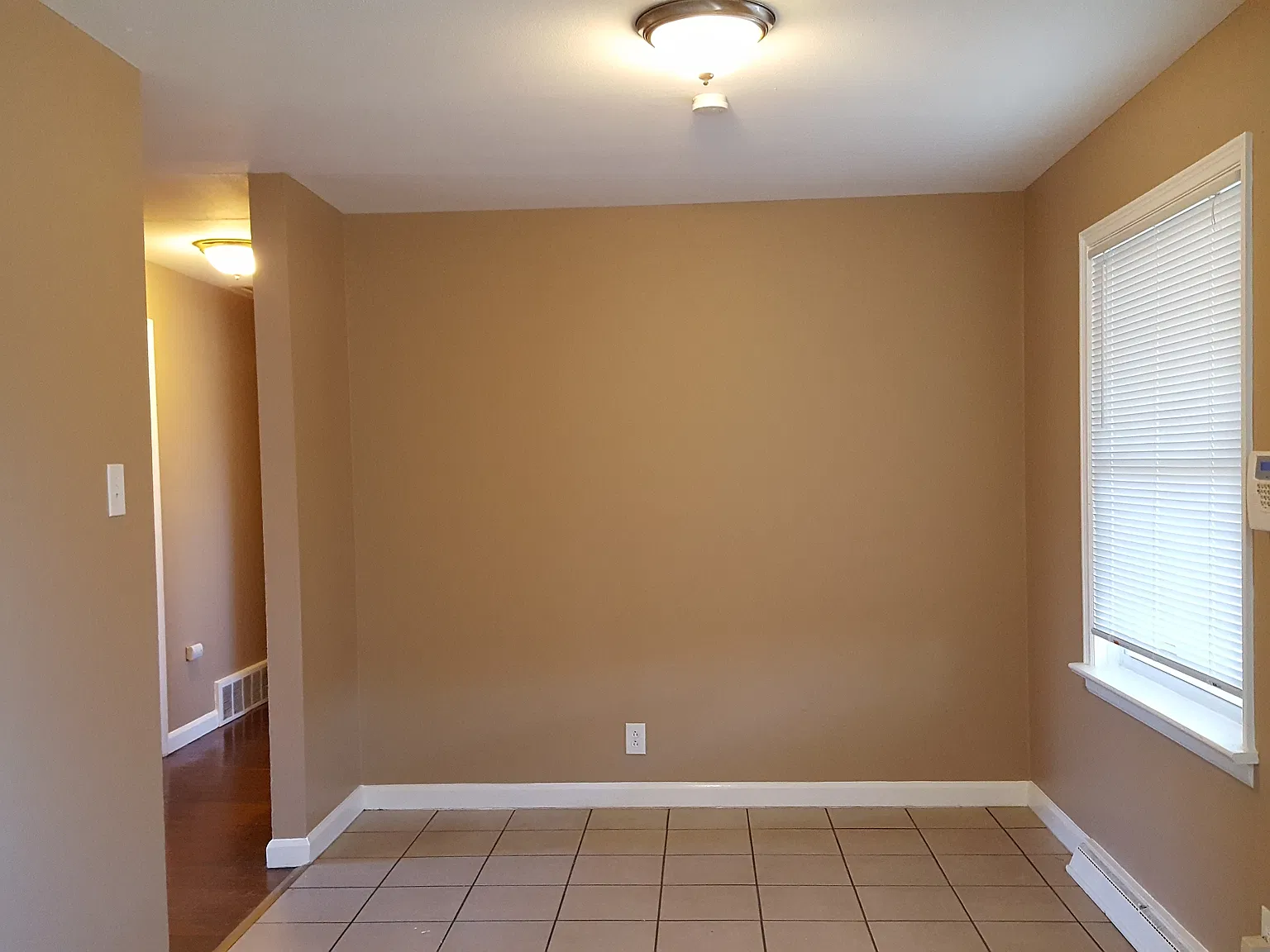 3 bed, 900 sqft, $1,250 — Photo 1