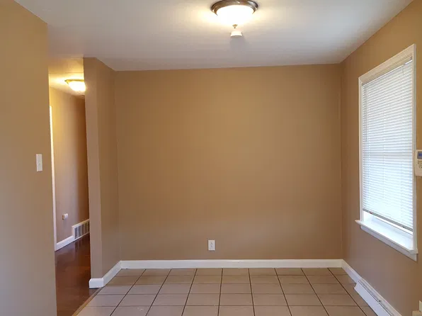 320 Kirk Dr, Saint Louis, MO 63135