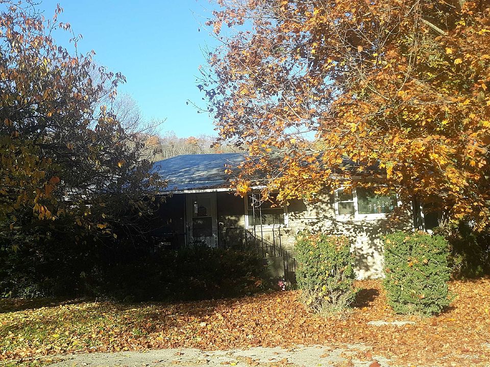 2nd image of 219 Springbrook Dr