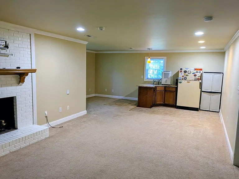 6913 Crandall Ct — Photo 15
