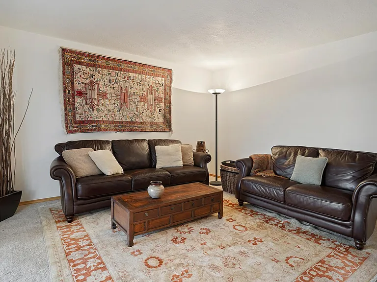 2351 NE Shadow Brook Pl — Photo 27
