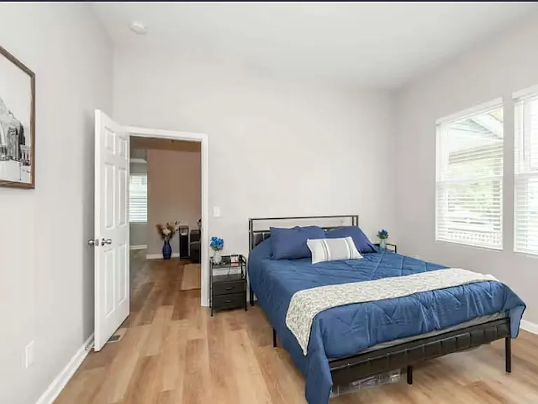 887 Lexington Ave #1 — Photo 10