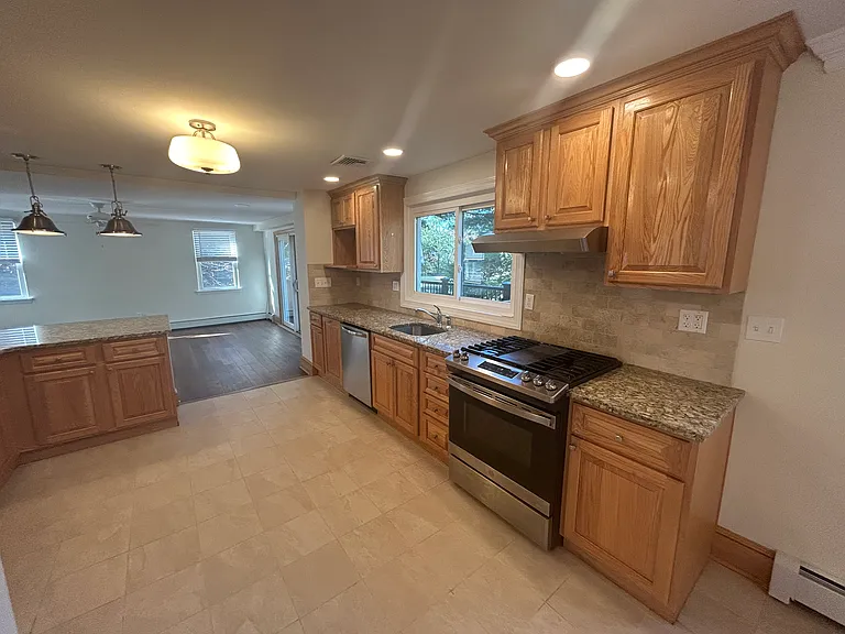 712 Arlington Rd — Photo 8