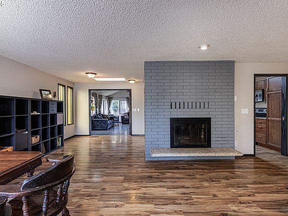 3rd image of 251 Allendale Dr