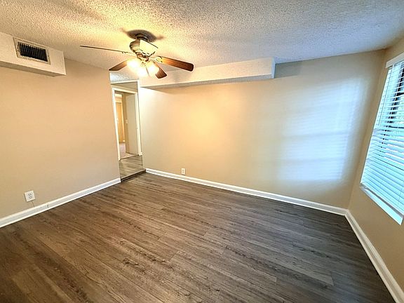 4th image of 2613 Green St