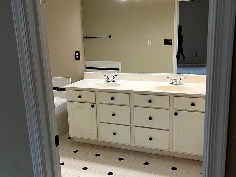 47370 Victoria Falls Sq — Photo 37