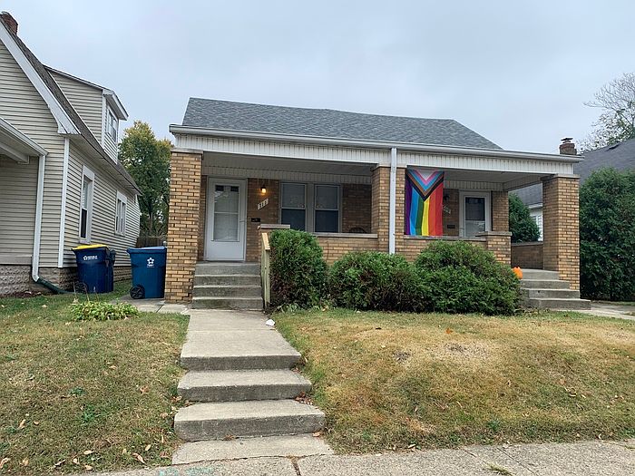 1st image of 711 E 49th St