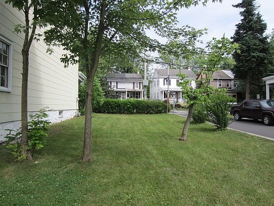 2nd image of 126 W Walnut St