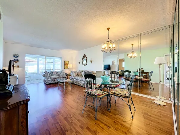 33 Abbey Lane #201, Delray Beach, FL 33446