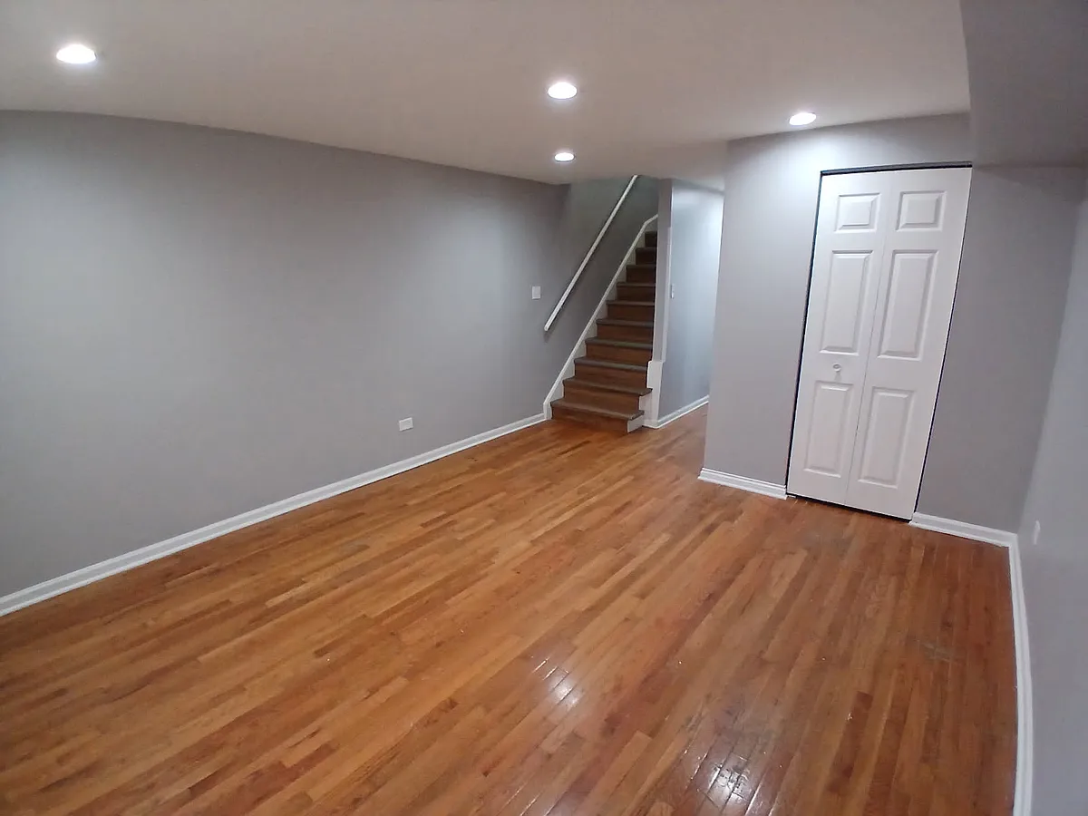 LIVING ROOM - 7011 S East End Ave #C