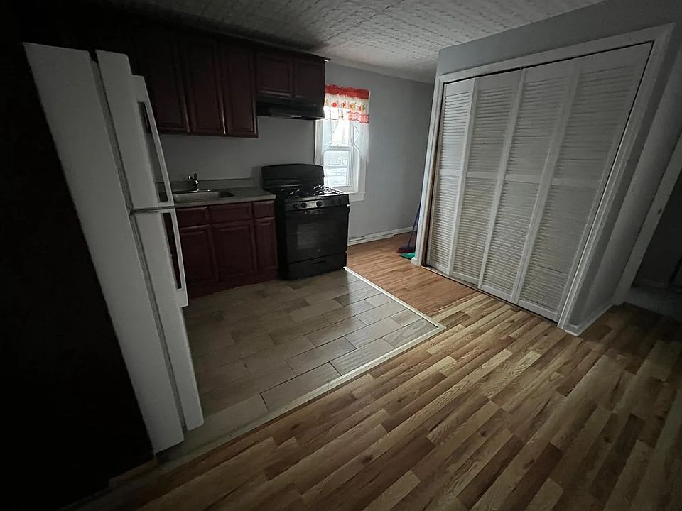 2nd image of 92 Spruce St #4F