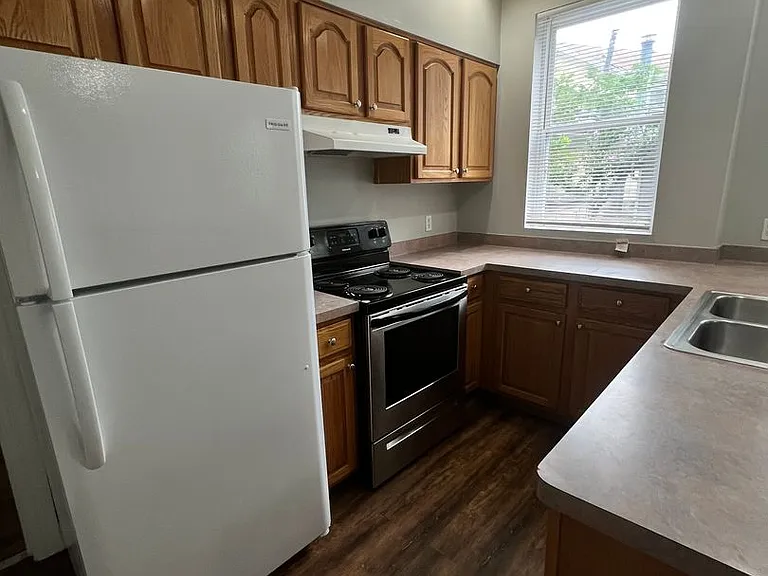 9-21 Pearl St — Photo 6