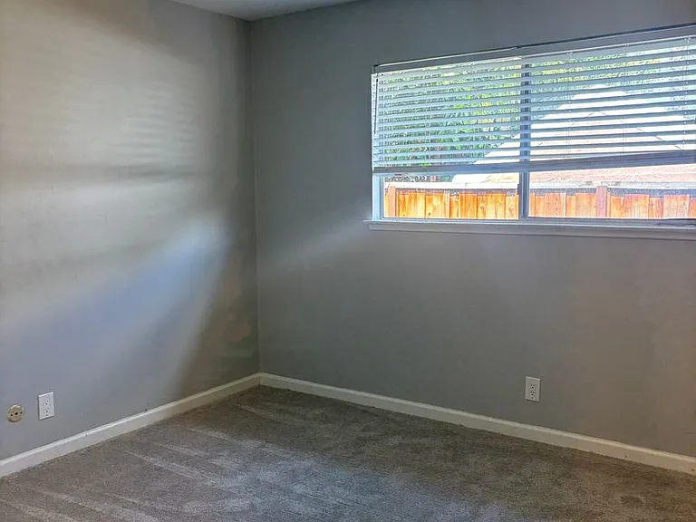 210 Murlagan Ave — Photo 9