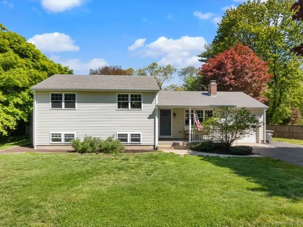 17 Old Black Point Road, East Lyme, CT 06357