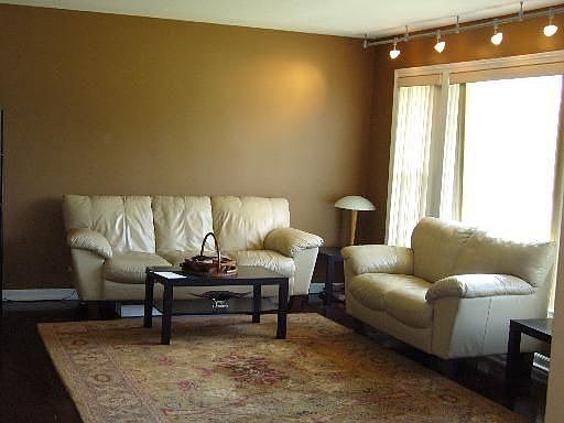 4th image of 9214 Lorel Ave