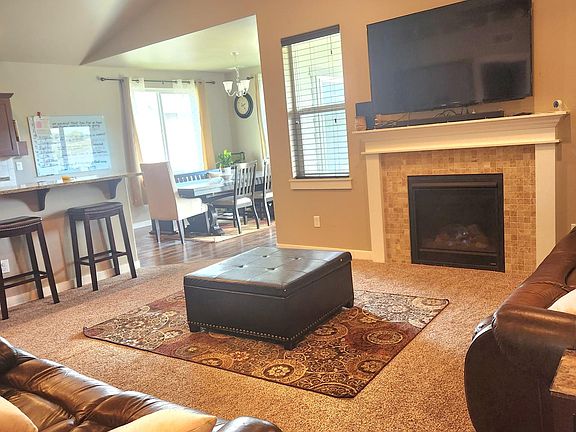 Living room, gas fireplace