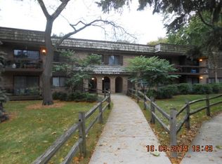 7930 Woodglen Ln APT 110, Downers Grove, IL 60516