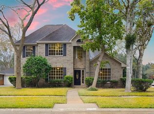 1511 Honeysuckle Ln, Sugar Land, TX 77479