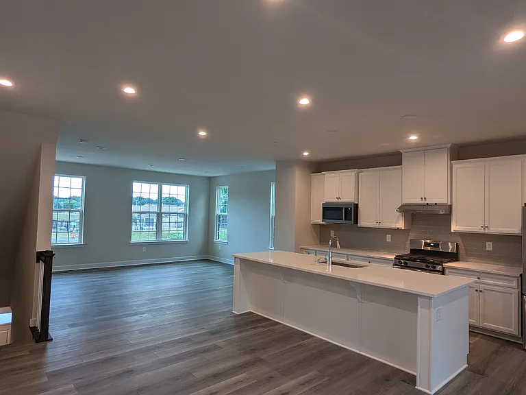 335 E Cochran St — Photo 15