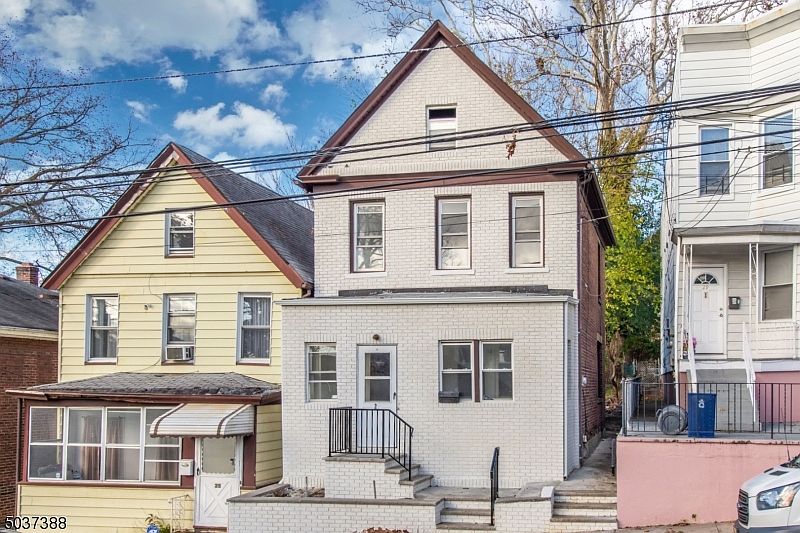 1st image of 27 Dow St