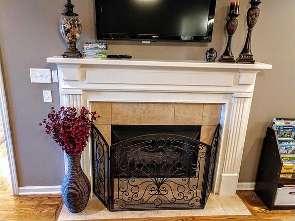 4th image of 272 Walbrook Dr