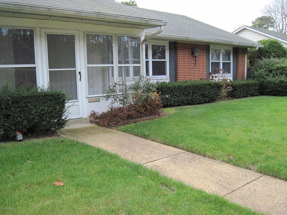 1st image of 665B Plymouth Dr