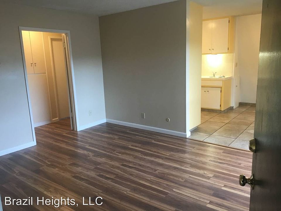 1st image of 572 E Foothill Blvd APT 15