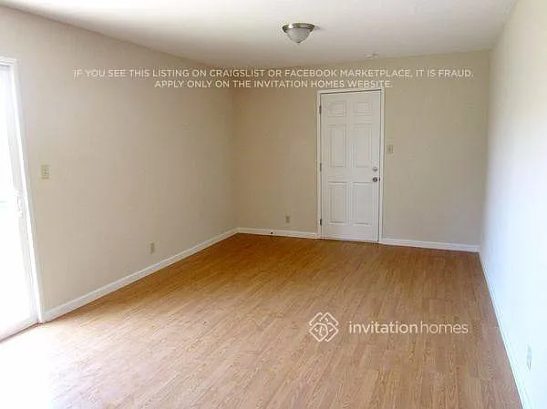 221 Elwood St — Photo 2
