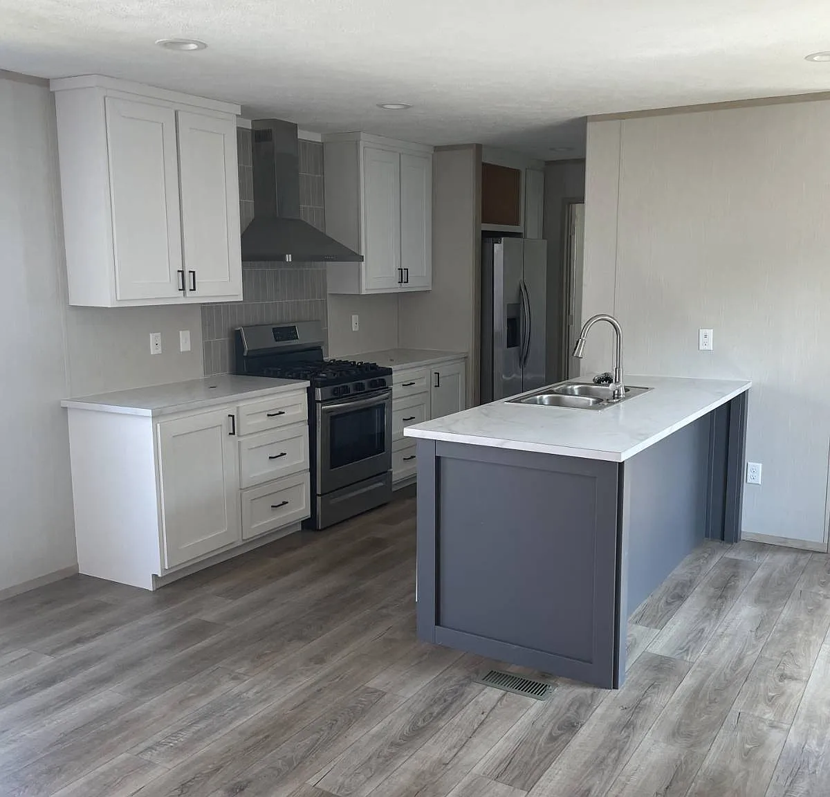 3 bed, 2.0 bath, 1012 sqft, $1,150 — Photo 2