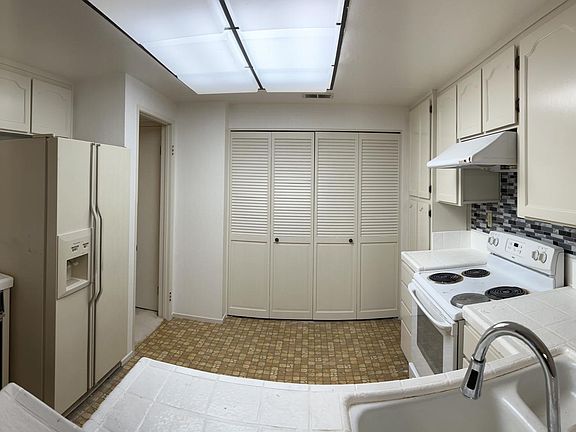 3rd image of 4816 La Fiesta Pl