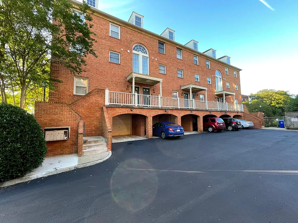Exterior front with Garage and second parking spot