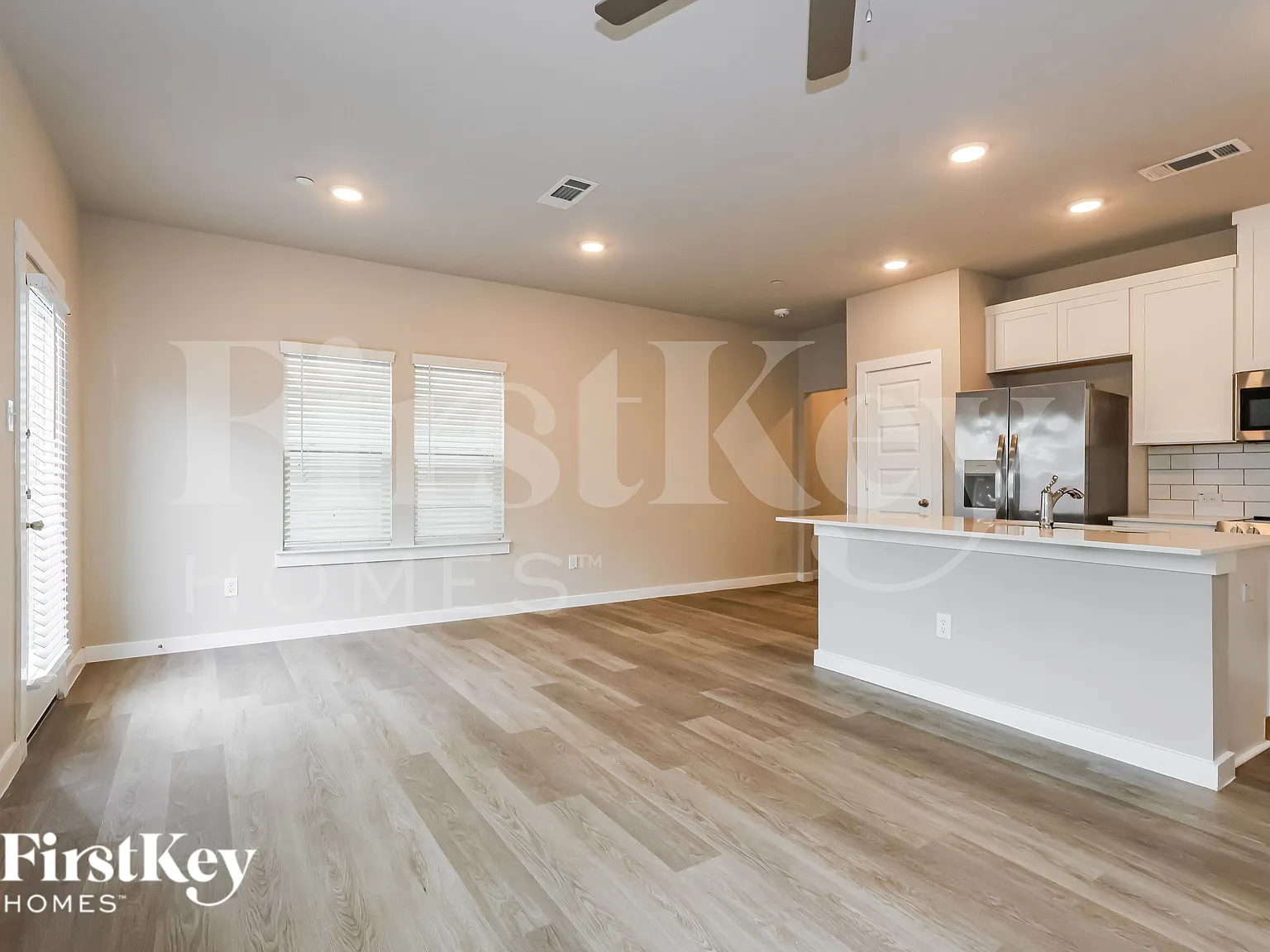3 bed, 2.5 bath, 1619 sqft, $1,905 — Photo 3