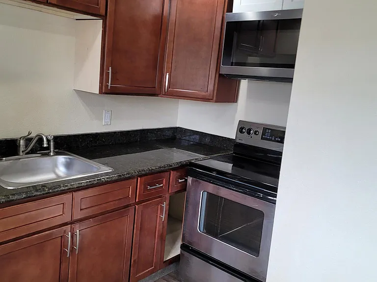 712 Park Ave #C — Photo 17