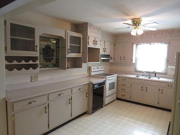 2nd image of 141 Glenrochie Dr