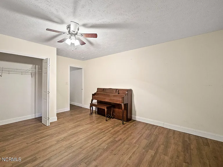 300 Clearfield Ln — Photo 19