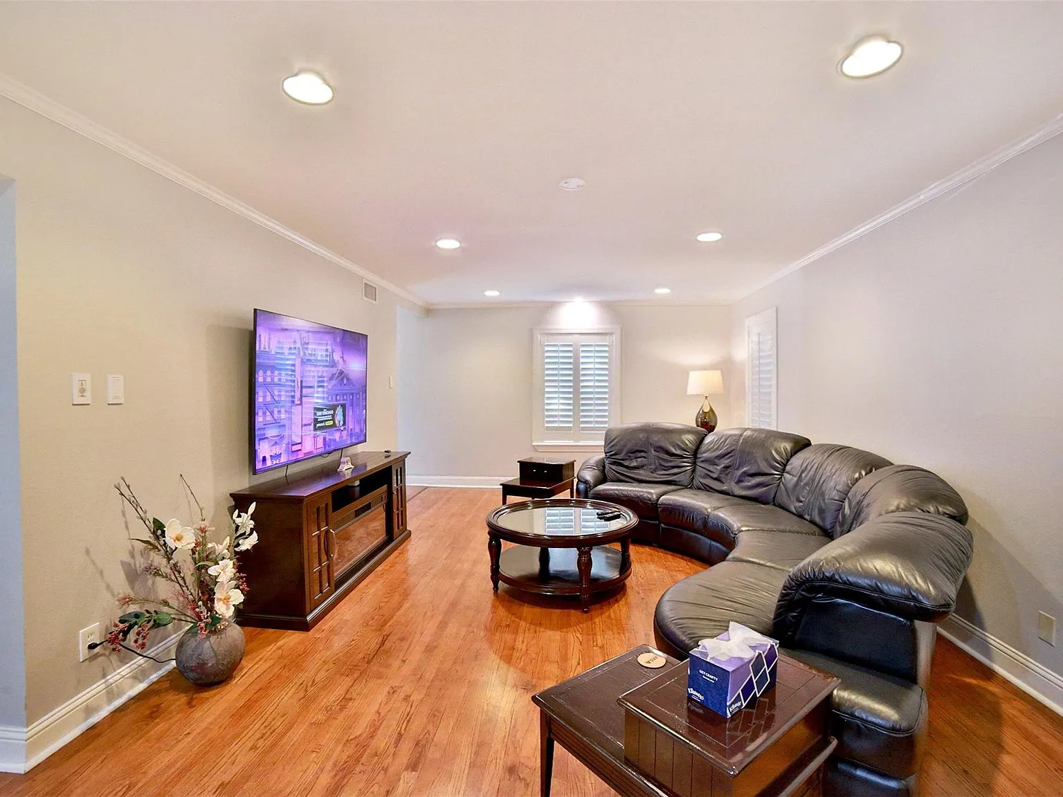 3 bed, 3.0 bath, 2736 sqft, $4,395 — Photo 4