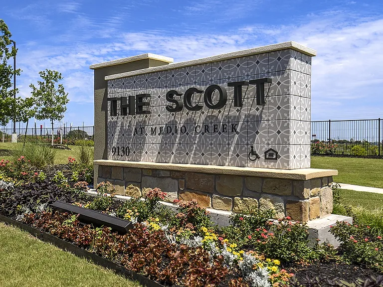 The Scott at Medio Creek — Photo 10