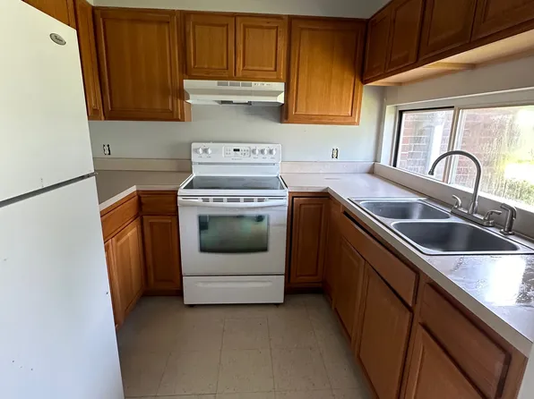 4 Clemens Ave, Jamestown, OH 45335