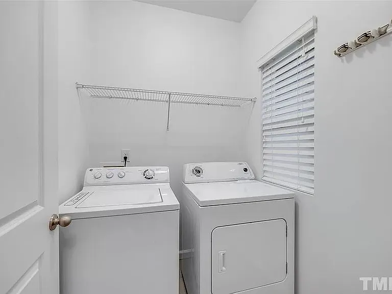 125 Golden Meadow Ct — Photo 3