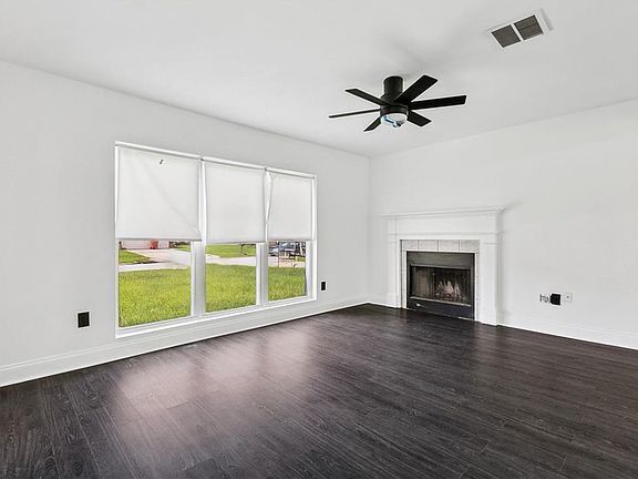 3rd image of 310 Tiffany St