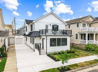 18 N Fredericksburg Ave, Margate, NJ 08402