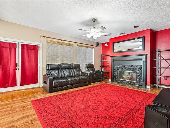 4th image of 1120 Lori Dr